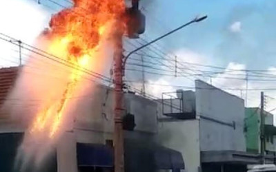 Transformador explode e incêndio assusta moradores de Pereira Barreto