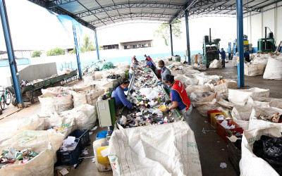 Coleta Seletiva contribui com o meio ambiente e garante sustento de 25 famílias três-lagoenses