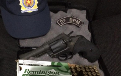 Polícia Militar prende casal e apreende arma em Água Clara