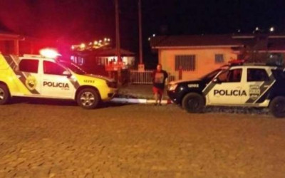 Para defender a irmã, filho de 14 anos mata o pai com facão