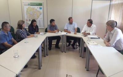 Deputado Eduardo Rocha intermedeia reunião de ceramistas com secretário da Sefaz em MS