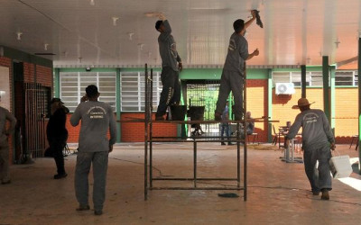 Empresas economizam 50% em encargos na contratação de presos