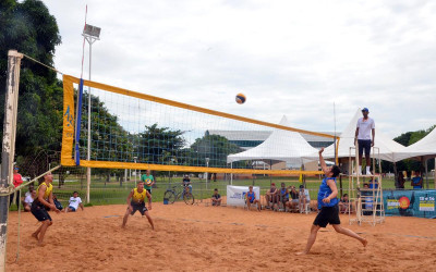 1º OPEN DE VÔLEI DE PRAIA agita fim de semana em Três Lagoas