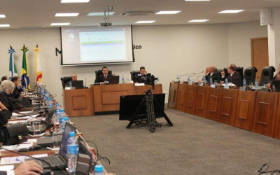 Passos cede e dificulta investigação de promotores contra políticos de MS com foro