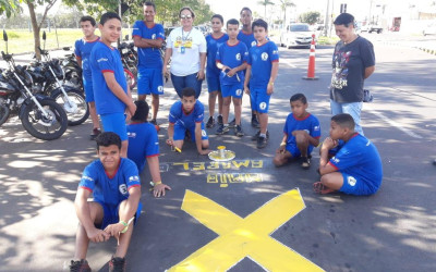 Crianças do Pelotão Mirim participam da campanha Maio Amarelo