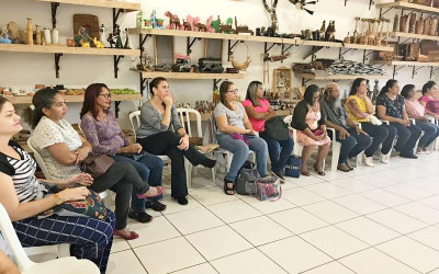 Oficina de Fibra e Madeira é realizada na Casa do Artesão