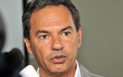 Prefeito sanciona lei que demite agressores de mulheres