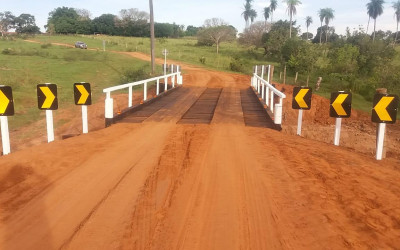 Prefeitura reconstrói ponte sobre o Córrego Poção