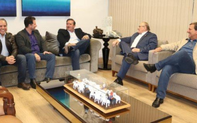 Deputado Eduardo Rocha visita governador em exercício, desembargador Paschoal Carmello Leandro