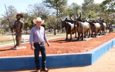 Praça do Jardim Alvorada ganha monumento “Junta de Bois”