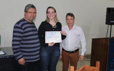 Psicóloga da Unimed Andradina ministra palestra sobre Suicídio no Rotary