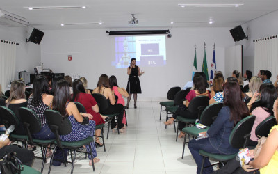 Unimed Três Lagoas comemora Dia da Secretária com palestra motivacional