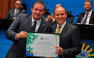 Deputado Eduardo Rocha homenageia Junior Mochi com Título de Cidadão Sul-mato-grossense