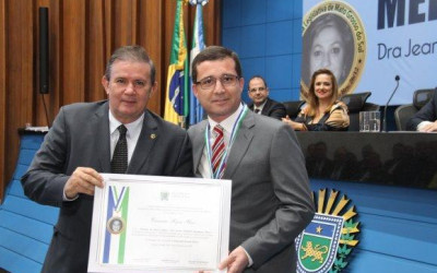 Deputado Eduardo Rocha homenageia Dr. Cassiano Rojas Maia, pelo Dia do Médico
