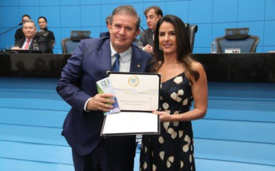 Vice-presidente da ALMS, deputado Eduardo Rocha é homenageado e preside Sessão Solene