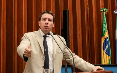 Deputado João Henrique defende a população e vota contra aumento de impostos