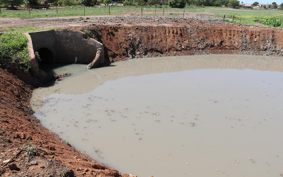 SEMEA instala cestos de contenção na Segunda Lagoa para prevenir poluição e contaminação do leito