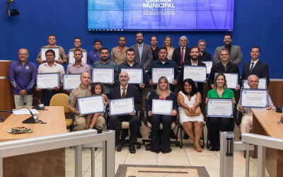 Empresário e dentista recebem Título de Cidadão Três-lagoense