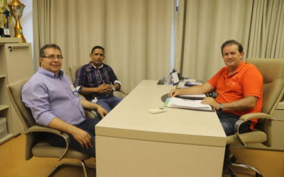 Deputado Eduardo Rocha recebe vereadores de Cassilândia, em seu gabinete