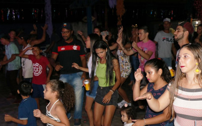 Do tradicional aos hits atuais, Carnaval em Arapuá conquista o público pela mistura de ritmos