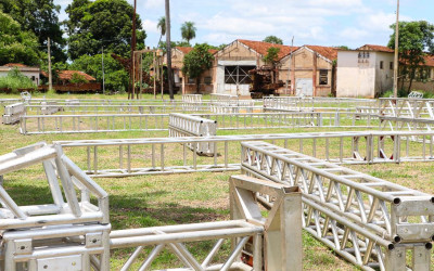 Estrutura do Carnaval começa a ser montada na N.O.B
