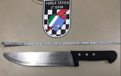 Homem tenta esfaquear ex-namorada e acaba preso em flagrante