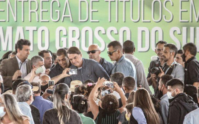 Bolsonaro alfineta Reinaldo sobre ICMS que deixa gasolina mais cara em Mato Grosso do Sul