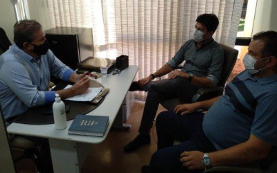 Deputado Eduardo Rocha recebe a visita do prefeito de Costa Rica, delegado Cleverson