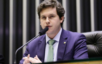 Senado avalia proposta que libera políticos condenados por contas irregulares para a eleição