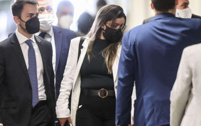 Diretora da Precisa permanece em silêncio na CPI da Covid