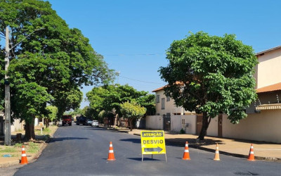 Bairro Interlagos tem trechos interditados por conta da obra de recapeamento
