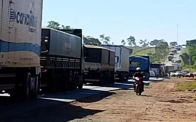 Professor morre em acidente entre motocicleta e caminhão