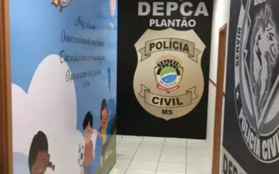 Jornalista preso por estupro diz que meninos pediram para dormir na casa dele