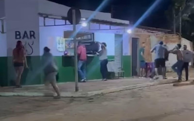 Cachorro cego vira pivô de briga generalizada e Polícia Militar usa spray de pimenta em Bataguassu