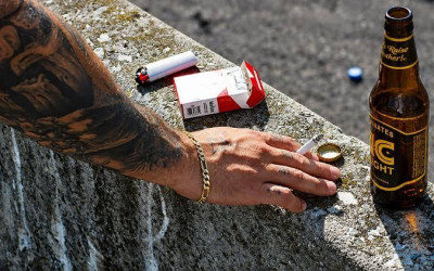 Álcool e cigarro podem causar cegueira, alertam especialistas