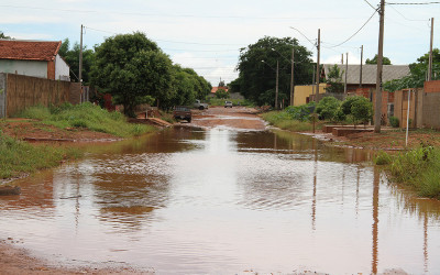Vereadores pedem solução para situação de vias de diversos bairros 