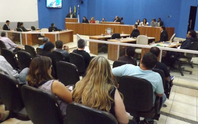 Câmara instaura comissão para investigar contrato emergencial da coleta de lixo