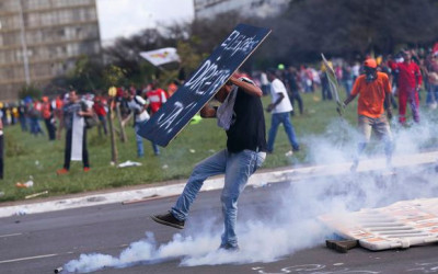 Manifestação em Brasília tem tumulto na chegada ao Congresso Nacional