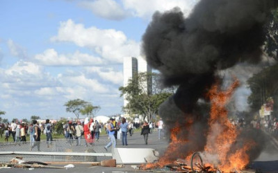 Governo aciona tropas federais após protesto com depredações em Brasília