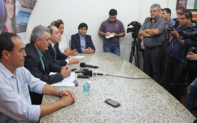 “Não temos nada a esconder” afirma prefeito em coletiva com a imprensa
