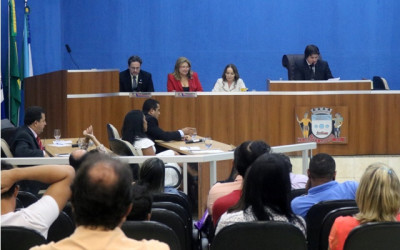 Projetos que extingue taxa do lixo e que prorroga dívidas habitacionais são aprovados