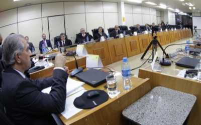 Procuradores do MPE se reúnem com Reinaldo e dizem confiar no governo