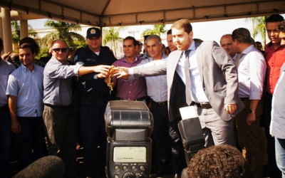 Prefeitos e vereadores da região participam da entrega de  viaturas 