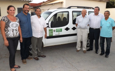 Eduardo Rocha entrega veículo e equipamentos eletrônicos para Grupo da Fraternidade