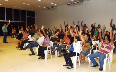 Em assembleia, servidores aprovam reajuste de 7,64% e aumento no vale alimentação