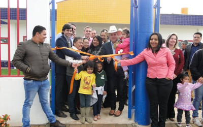 Vereadores participam de inauguração de CEI no Novo Oeste