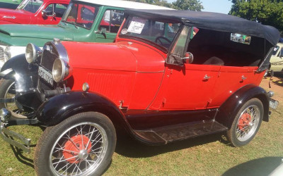 7º Encontro de Carros Antigos reúne raridades na Lagoa Maior 