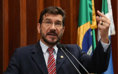 Escolas devem realizar campanhas educativas e debates contra o machismo 