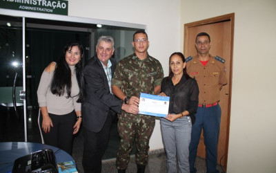 Angelo Guerreiro entrega certificados a Corpo Voluntário de Emergência