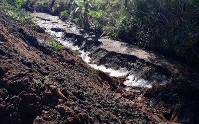 Córrego Brasília recebe limpeza e manutenção para conter assoreamento